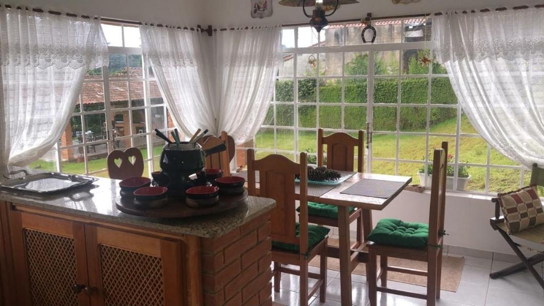Casa Das Glicinias Perto Do Centro Villa Monte Verde  Esterno foto